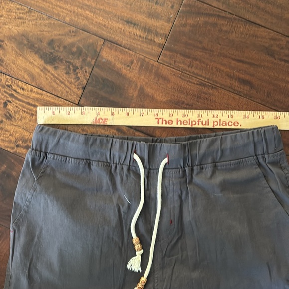 Men’s classic fit linen shorts - Picture 7 of 9